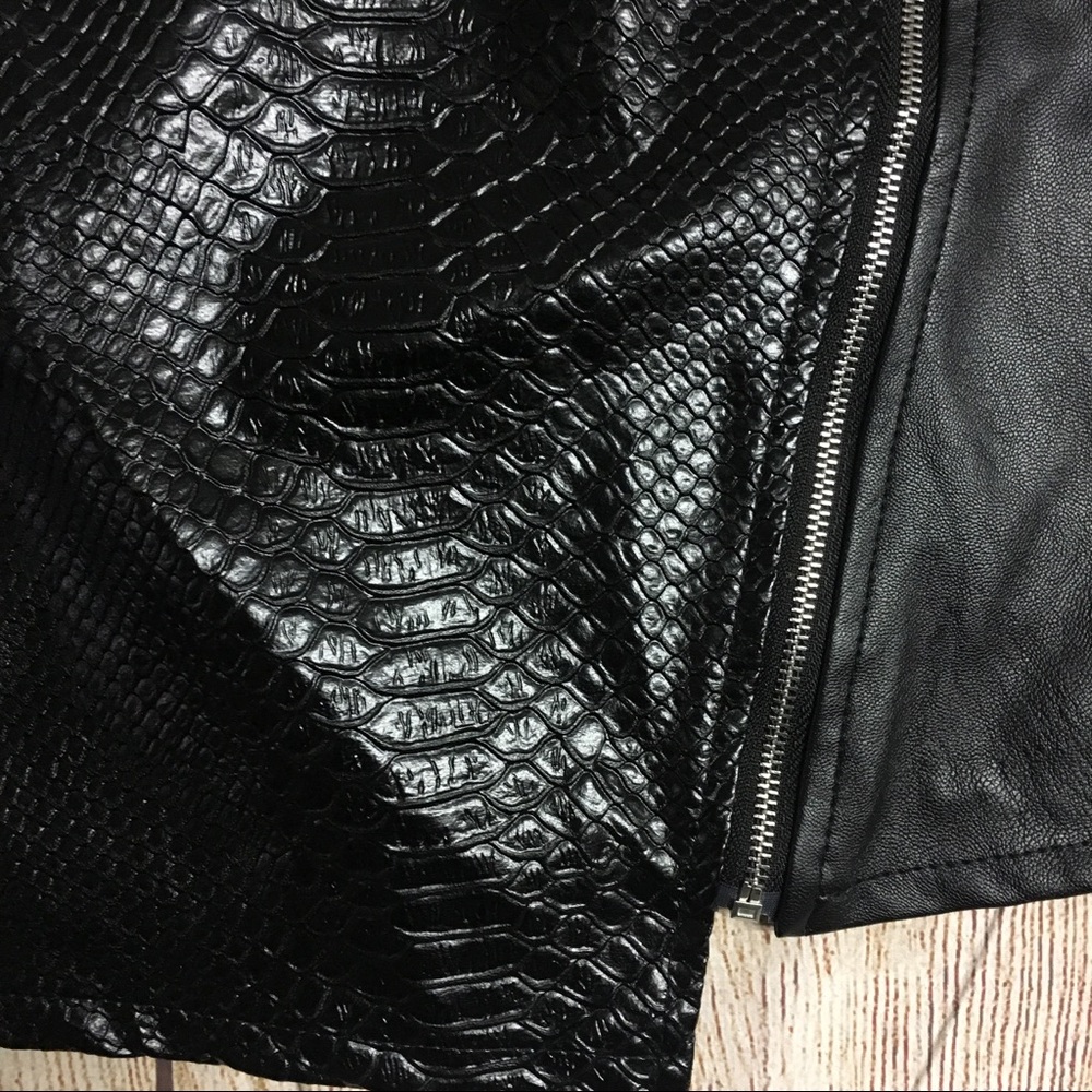 SHEIN Black Faux Alligator Zippered Mini Skirt - Picture 6 of 8